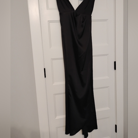 Nookie Satin Plunge Gown - Picture 9 of 11